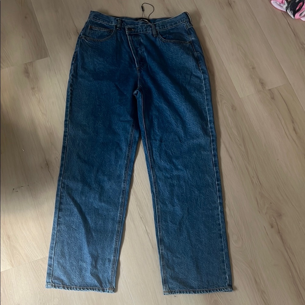 Fashion Nova women’s Crossover Straight Leg Jeans - Medium Wash